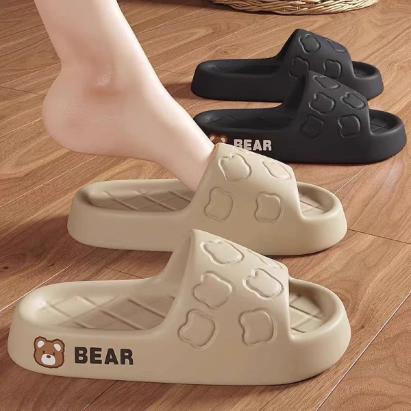 Giữa hàng loạt lựa chọn, Đép đi trong nhà nam nữ unisex dễ dàng phối đồ nổi bật với mức giá hợp lý (giá gốc 63 500 VND, giá khuyến mãi 50 000 VND) và thiết kế tối giản, phù hợp với cả nam và nữ. (Ảnh 5)