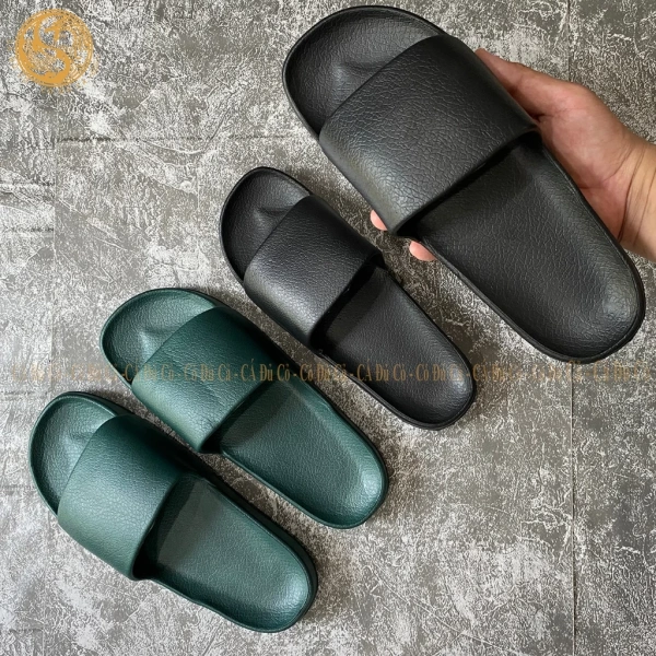 Đôi dép nhẹ quai ngang đồng hành cùng dạo sân vườn thường ẩn chứa một bất ngờ khó lường - Ảnh 1 Đôi dép nhẹ quai ngang đồng hành cùng dạo sân vườn thường ẩn chứa một bất ngờ khó lường - Ảnh 1