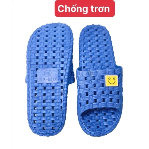 Đôi dép nhựa chống trượt trong nhà: cảm giác êm chân dễ khiến người dùng băn khoăn về độ bám trên sàn ướt - Ảnh 4 Đôi dép nhựa chống trượt trong nhà: cảm giác êm chân dễ khiến người dùng băn khoăn về độ bám trên sàn ướt - Ảnh 4