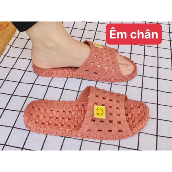 Với mức giá giảm còn 34,300 VND (giá gốc 44,247 VND), đây là mức giá hợp lý cho một đôi dép đáp ứng đầy đủ tính năng êm chân, chống trượt và massage. (Ảnh 5) Với mức giá giảm còn 34,300 VND (giá gốc 44,247 VND), đây là mức giá hợp lý cho một đôi dép đáp ứng đầy đủ tính năng êm chân, chống trượt và massage. (Ảnh 5)