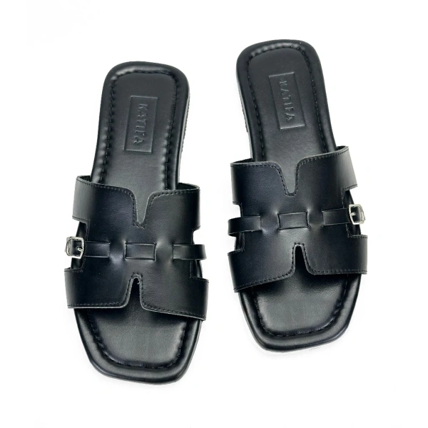 Khóa lamy kim loại không chỉ mang lại vẻ “sang” mà còn cho phép điều chỉnh độ chặt – một tính năng đặc biệt hữu ích trong những ngày Tết, khi bạn có thể phải đi giày nhiều lần trong ngày. (Ảnh 5) Khóa lamy kim loại không chỉ mang lại vẻ “sang” mà còn cho phép điều chỉnh độ chặt – một tính năng đặc biệt hữu ích trong những ngày Tết, khi bạn có thể phải đi giày nhiều lần trong ngày. (Ảnh 5)