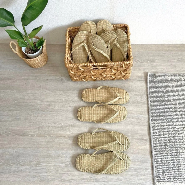 Dưới đây là bảng so sánh ngắn gọn giữa ba loại dép nội địa phổ biến, giúp người đọc có cái nhìn tổng quan trước khi quyết định mua sắm. (Ảnh 3)