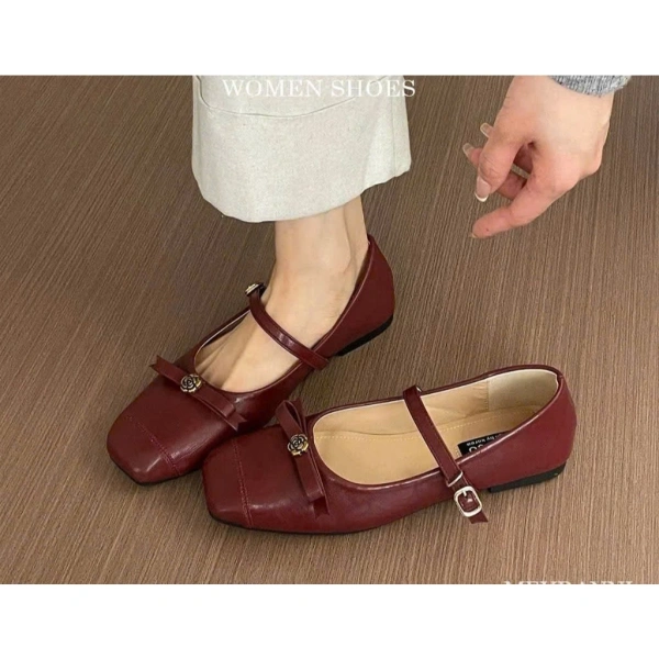 Đôi giày thanh lịch dịp Tết 2026 mang lại sự thoải mái khác hẳn so với kỳ vọng ban đầu - Ảnh 4