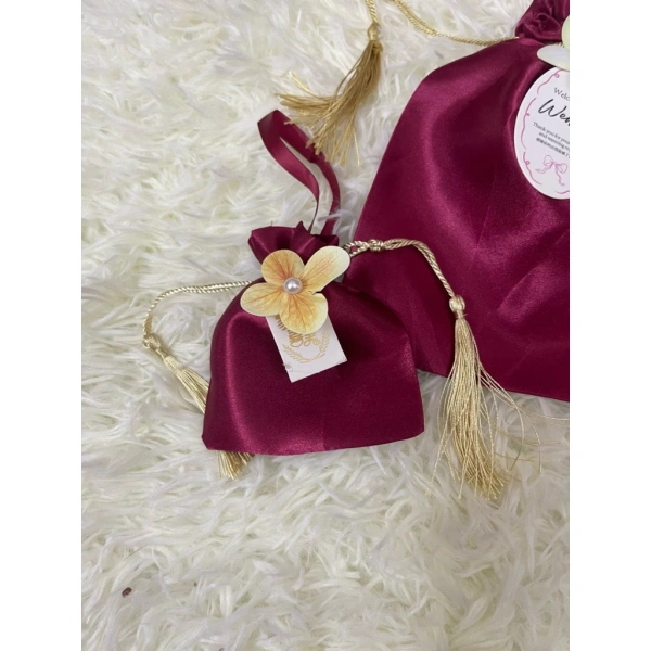 Khi muốn gập một chiếc túi có họa tiết phức tạp, người dùng thường cân nhắc giữa việc tự gập bằng tay và sử dụng các công cụ hỗ trợ. (Ảnh 3) Khi muốn gập một chiếc túi có họa tiết phức tạp, người dùng thường cân nhắc giữa việc tự gập bằng tay và sử dụng các công cụ hỗ trợ. (Ảnh 3)