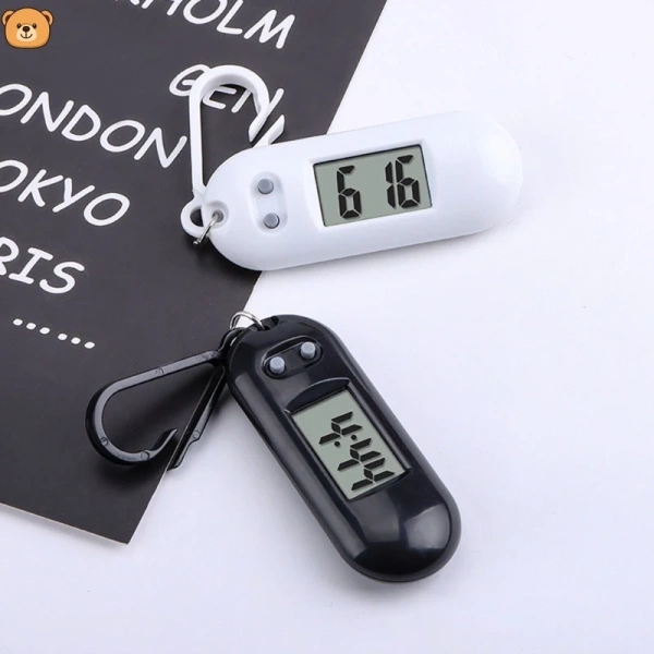 Đồng hồ mini kỹ thuật số trên móc khóa: tiện lợi trong giờ học nhưng lại khiến sinh viên lo về thời lượng pin - Ảnh 1