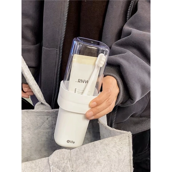 Đa số người dùng đã chia sẻ rằng họ cảm thấy yên tâm hơn khi biết bàn chải và kem được bảo vệ khỏi bụi bẩn. (Ảnh 5) Đa số người dùng đã chia sẻ rằng họ cảm thấy yên tâm hơn khi biết bàn chải và kem được bảo vệ khỏi bụi bẩn. (Ảnh 5)