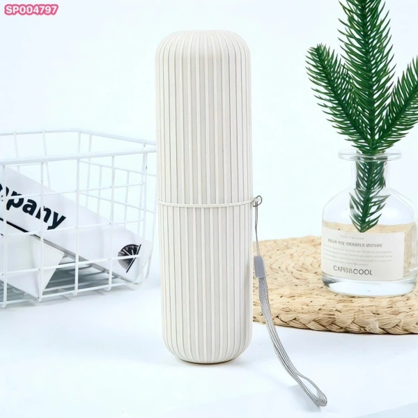 Trong môi trường di chuyển, các vật dụng vệ sinh cá nhân (bàn chải, kem đánh răng, sữa tắm…) thường tiếp xúc với độ ẩm, bụi bẩn và va chạm. (Ảnh 2)