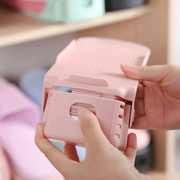 Đây là một mẫu giá để giày được nhập khẩu dưới thương hiệu HICKIES LACING SYSTEM, sản xuất bằng nhựa ABS và PP chất lượng cao, mang lại độ bền và an toàn cho người dùng. (Ảnh 4) Đây là một mẫu giá để giày được nhập khẩu dưới thương hiệu HICKIES LACING SYSTEM, sản xuất bằng nhựa ABS và PP chất lượng cao, mang lại độ bền và an toàn cho người dùng. (Ảnh 4)