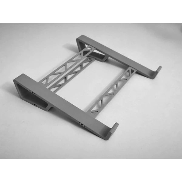 Do vậy, khi lựa chọn một giá đỡ laptop 3D, người mua nên xác định độ phù hợp với kích thước và trọng lượng laptop của mình, đồng thời kiểm tra khả năng “khóa” trên bề mặt làm việc để tránh trượt hoặc rơi rớt. (Ảnh 4) Do vậy, khi lựa chọn một giá đỡ laptop 3D, người mua nên xác định độ phù hợp với kích thước và trọng lượng laptop của mình, đồng thời kiểm tra khả năng “khóa” trên bề mặt làm việc để tránh trượt hoặc rơi rớt. (Ảnh 4)