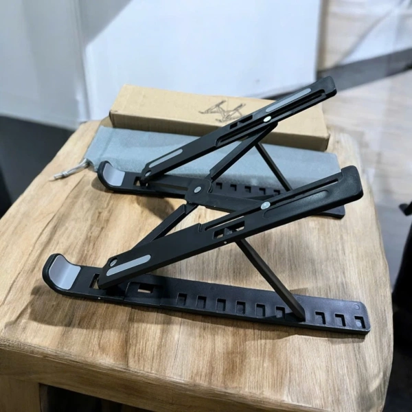 Sản phẩm Giá đỡ Laptop nâng cao màn hình chống mỏi cổ, vai gáy hiệu quả kim loại và loại nhựa chắc chắn, chống trượt Citycase đáp ứng được nhiều tiêu chí đã nêu ở trên. (Ảnh 4) Sản phẩm Giá đỡ Laptop nâng cao màn hình chống mỏi cổ, vai gáy hiệu quả kim loại và loại nhựa chắc chắn, chống trượt Citycase đáp ứng được nhiều tiêu chí đã nêu ở trên. (Ảnh 4)