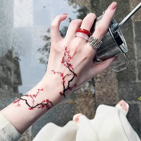 Giặt thường xuyên khiến màu tattoo tạm thời dài ngày dễ phai – một bất ngờ mà nhiều người chưa lường trước - Ảnh 5 Giặt thường xuyên khiến màu tattoo tạm thời dài ngày dễ phai – một bất ngờ mà nhiều người chưa lường trước - Ảnh 5