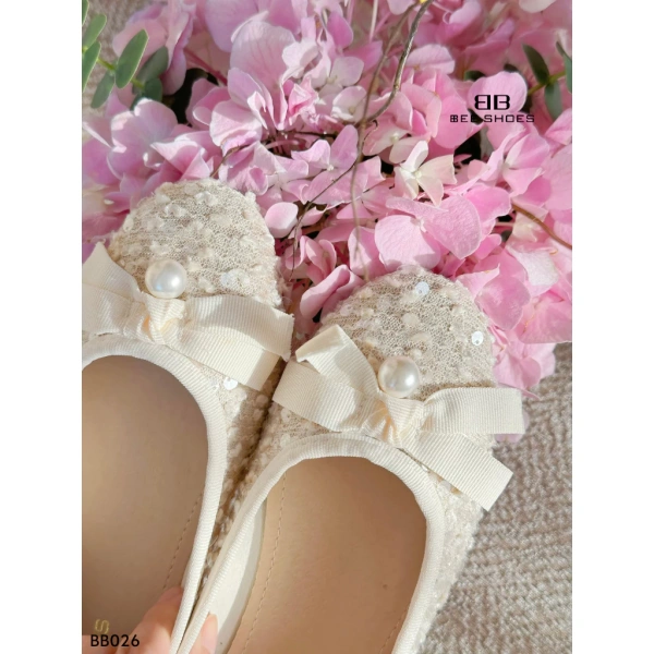 Trong dòng giày búp bê, form 1.5 (độ cao gót khoảng 1.5 cm) thường phù hợp với người thích “độ cao nhẹ” nhưng vẫn muốn có nét duyên dáng. (Ảnh 3)