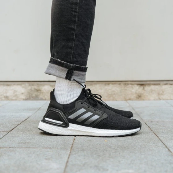 Mẫu giày adidas Utraboost 6.0 (tên đầy đủ “Giày_ADIDAS Utraboost 6.0 AUTHENTIC”) hiện được bán tại các shop uy tín như Nhung_Authentic. (Ảnh 4) Mẫu giày adidas Utraboost 6.0 (tên đầy đủ “Giày_ADIDAS Utraboost 6.0 AUTHENTIC”) hiện được bán tại các shop uy tín như Nhung_Authentic. (Ảnh 4)