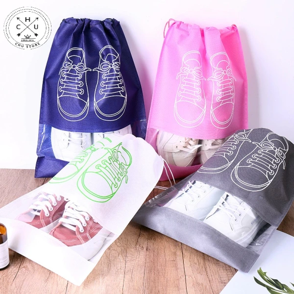 Giày dép không bám mốc sau chuyến du lịch nhờ túi vải dù kéo dây – chi tiết mà ít ai chú ý - Ảnh 1 Giày dép không bám mốc sau chuyến du lịch nhờ túi vải dù kéo dây – chi tiết mà ít ai chú ý - Ảnh 1