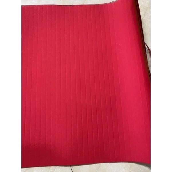 Giấy gấp quạt đỏ chỉ thực sự lung linh khi được treo ở những góc có ánh sáng tự nhiên trong không gian Tết - Ảnh 1 Giấy gấp quạt đỏ chỉ thực sự lung linh khi được treo ở những góc có ánh sáng tự nhiên trong không gian Tết - Ảnh 1
