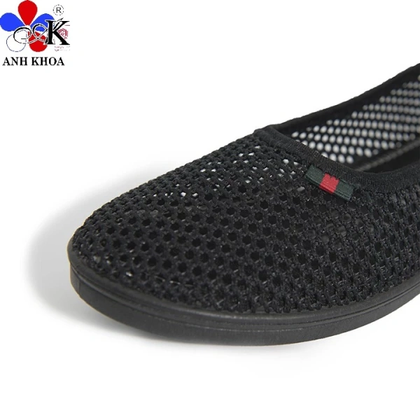 Qua bảng so sánh, Giày lưới Anh Khoa D85 nổi bật ở mức giá hợp lý, độ bền cao và khả năng thoáng mát vượt trội, phù hợp cho người dùng muốn một đôi giày đa năng cho nhiều hoạt động. (Ảnh 5)