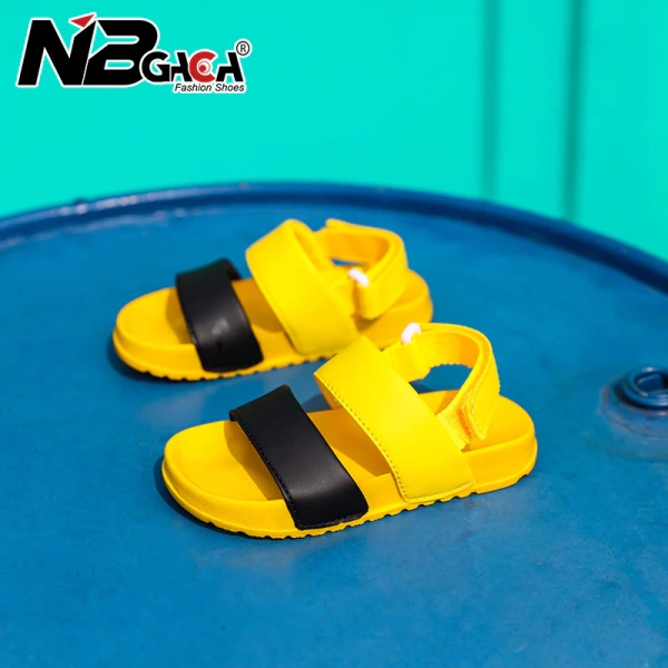 Việc chọn sai size không chỉ gây khó chịu mà còn gây áp lực lên các khớp nhỏ của bé. (Ảnh 4) Việc chọn sai size không chỉ gây khó chịu mà còn gây áp lực lên các khớp nhỏ của bé. (Ảnh 4)