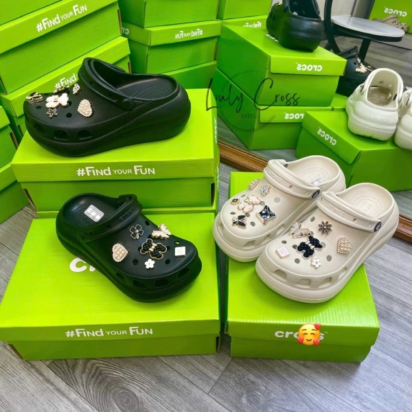 Giày sục đế cao 7 cm: Khi mong đợi thời trang gặp thực tế cảm giác của đôi chân - Ảnh 1
