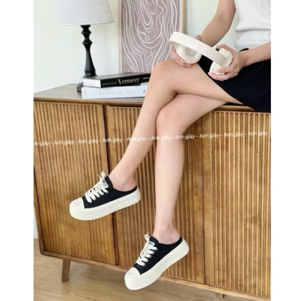 Những thói quen này không chỉ bảo vệ giày mà còn giảm thiểu nguy cơ “cổ chân châm chích” do ma sát và áp lực lâu dài. (Ảnh 5)