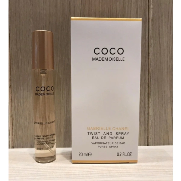 Giới hạn không gian trong túi khiến lợi thế hương thơm lâu của nước hoa mini 20ml không còn thực tế - Ảnh 1