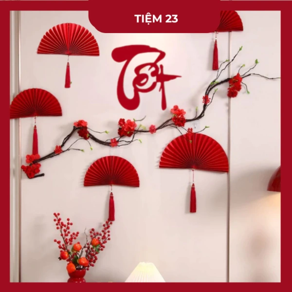 Góc gập sai của quạt giấy đỏ có thể phá vỡ cảm giác ấm cúng trong không gian trang trí năm mới - Ảnh 1 Góc gập sai của quạt giấy đỏ có thể phá vỡ cảm giác ấm cúng trong không gian trang trí năm mới - Ảnh 1