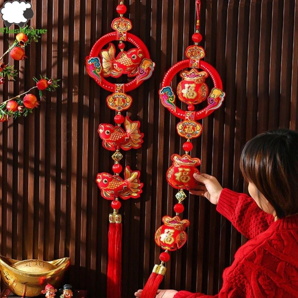 Hiệu quả thực sự của vòng trang trí Tết đỏ chỉ xuất hiện khi bố trí vị trí chiến lược trong phòng khách - Ảnh 1 Hiệu quả thực sự của vòng trang trí Tết đỏ chỉ xuất hiện khi bố trí vị trí chiến lược trong phòng khách - Ảnh 1