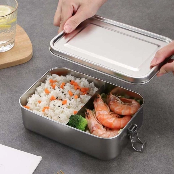 Về mặt thẩm mỹ, màu bạc sáng bóng mang lại cảm giác hiện đại, trong khi bề mặt được hoàn thiện mịn, giảm thiểu việc bám dính thực phẩm và dễ làm sạch. (Ảnh 4) Về mặt thẩm mỹ, màu bạc sáng bóng mang lại cảm giác hiện đại, trong khi bề mặt được hoàn thiện mịn, giảm thiểu việc bám dính thực phẩm và dễ làm sạch. (Ảnh 4)