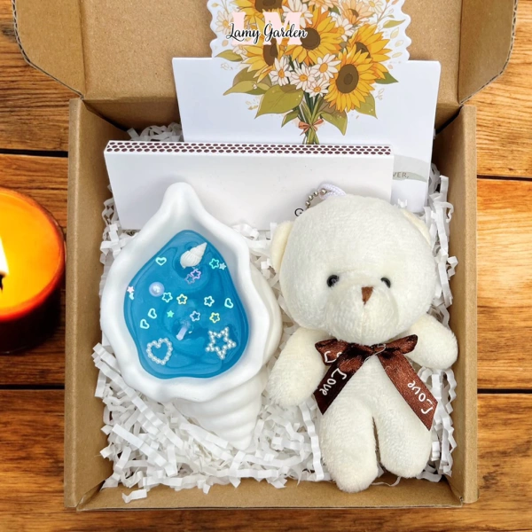 Hộp quà nến thơm kèm gấu bông mini: Khi hương nhẹ nhàng khiến những bất ngờ nhỏ thành ký ức ấm áp - Ảnh 1 Hộp quà nến thơm kèm gấu bông mini: Khi hương nhẹ nhàng khiến những bất ngờ nhỏ thành ký ức ấm áp - Ảnh 1