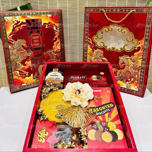 Áp dụng nguyên tắc trọng lượng lên trên, kích thước dưới giúp giảm nguy cơ làm gập nắp hoặc gây áp lực lên các góc hộp. (Ảnh 3)