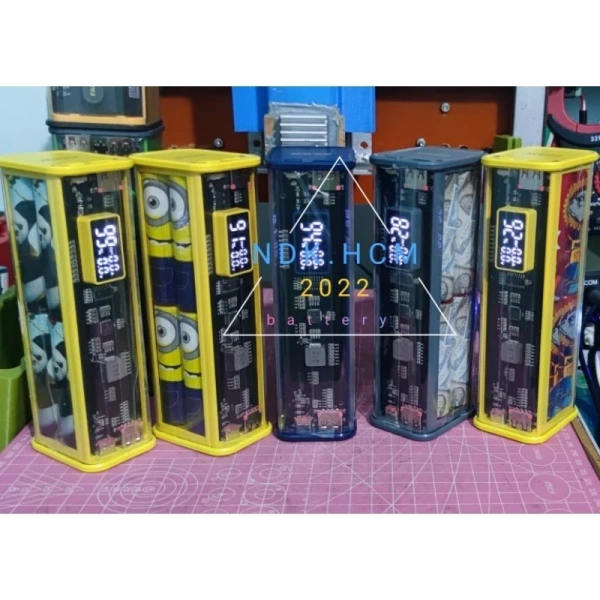 Hộp sạc dự phòng trong suốt 8 cell 18650 22.5W: Khi vẻ đẹp khiến bạn quên tới thời gian sạc thực tế - Ảnh 1