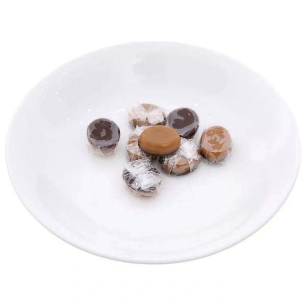 Những món quà nhỏ gọn, dễ bảo quản và có thời gian sử dụng dài luôn được ưa chuộng trong dịp Tết, khi người mua thường phải mua số lượng lớn. (Ảnh 2)