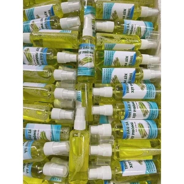 Những lợi ích này khiến tinh dầu sả chanh trở thành một công cụ đa năng, phù hợp cho cả gia đình và nơi làm việc, đồng thời hỗ trợ giảm phụ thuộc vào các sản phẩm hoá chất độc hại. (Ảnh 3)
