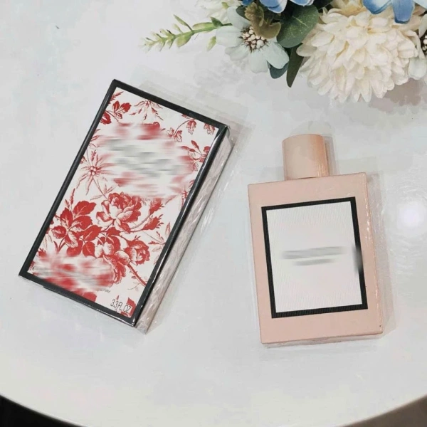 Việc lựa chọn nước hoa không thể tách rời với phong cách thời trang của bạn. (Ảnh 2) Việc lựa chọn nước hoa không thể tách rời với phong cách thời trang của bạn. (Ảnh 2)