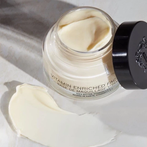 Kem lót (primer) không chỉ là một lớp “đệm” đơn thuần. (Ảnh 2) Kem lót (primer) không chỉ là một lớp “đệm” đơn thuần. (Ảnh 2)