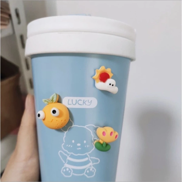 Trong thị trường hiện nay, Vỉ 100 keo dính silicone hai mặt dùng đính charm lên bình nước, ốp điện thoại, toploader nhanh, gọn đã trở thành một trong những lựa chọn được ưa chuộng vì thiết kế nhỏ gọn và chất lượng đồng đều. (Ảnh 4)