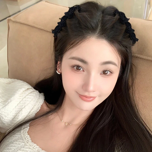 Để có cái nhìn toàn diện, chúng ta hãy so sánh ba loại kẹp tóc thường thấy trên thị trường: kim loại, nhựa tổng hợp và silicone. (Ảnh 4) Để có cái nhìn toàn diện, chúng ta hãy so sánh ba loại kẹp tóc thường thấy trên thị trường: kim loại, nhựa tổng hợp và silicone. (Ảnh 4)