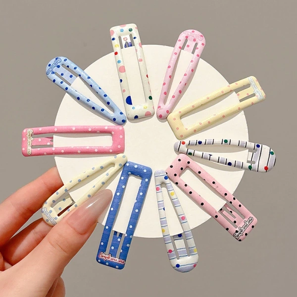 Kẹp tóc trang trí đáng yêu thường hứa hẹn bền lâu, nhưng thực tế chúng chỉ giữ được tới ba giờ - Ảnh 3 Kẹp tóc trang trí đáng yêu thường hứa hẹn bền lâu, nhưng thực tế chúng chỉ giữ được tới ba giờ - Ảnh 3