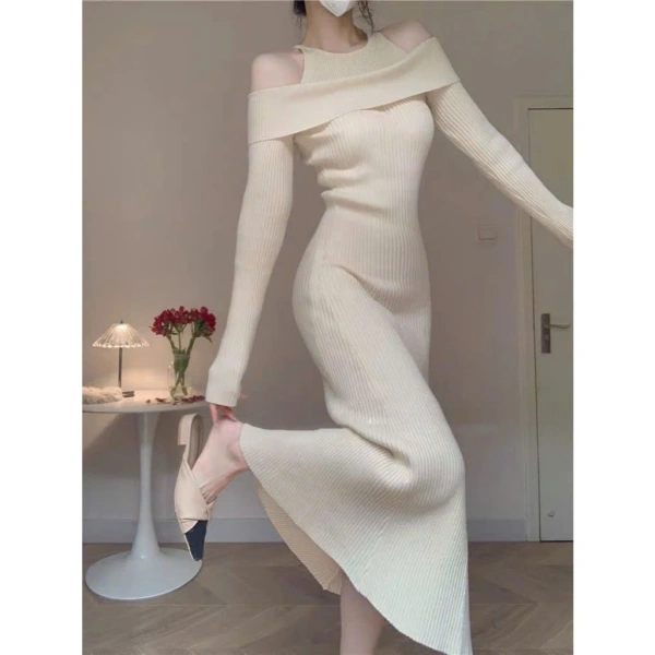 Ngày càng nhiều nhà thiết kế hướng tới khóa ẩn, nơi mà dây kéo được đặt sâu bên trong lớp vải, không lộ ra ngoài. (Ảnh 5) Ngày càng nhiều nhà thiết kế hướng tới khóa ẩn, nơi mà dây kéo được đặt sâu bên trong lớp vải, không lộ ra ngoài. (Ảnh 5)
