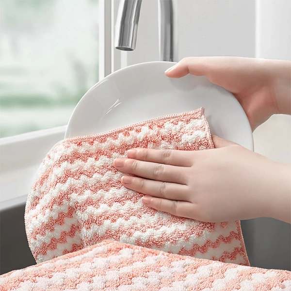 Khăn lau bếp 2 mặt siêu thấm 25x25cm khiến những vết dầu bám ở góc nấu ăn tan biến không còn là nỗi lo. - Ảnh 1