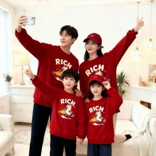Việc lựa chọn kỹ thuật may phù hợp còn phụ thuộc vào thiết kế họa tiết, ví dụ như họa tiết ngựa thường yêu cầu độ dày nhất định để biểu thị sự mạnh mẽ và may mắn. (Ảnh 2)