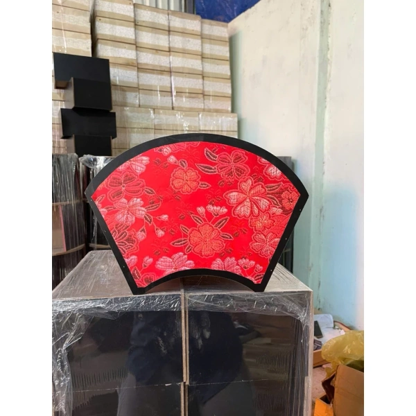 Khay gỗ hình quạt sang trọng giúp chuẩn bị giỏ quà Tết dễ dàng, nhưng việc làm sạch lại trở thành bất ngờ khó chịu - Ảnh 3 Khay gỗ hình quạt sang trọng giúp chuẩn bị giỏ quà Tết dễ dàng, nhưng việc làm sạch lại trở thành bất ngờ khó chịu - Ảnh 3