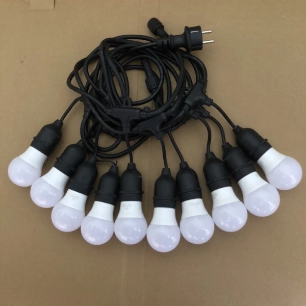 Với các sự kiện tổ chức ngoài trời như tiệc cưới, lễ hội âm nhạc, việc lựa chọn dây đèn với khả năng chống nước và bảo vệ nhiệt độ cao là yếu tố then chốt. (Ảnh 5) Với các sự kiện tổ chức ngoài trời như tiệc cưới, lễ hội âm nhạc, việc lựa chọn dây đèn với khả năng chống nước và bảo vệ nhiệt độ cao là yếu tố then chốt. (Ảnh 5)