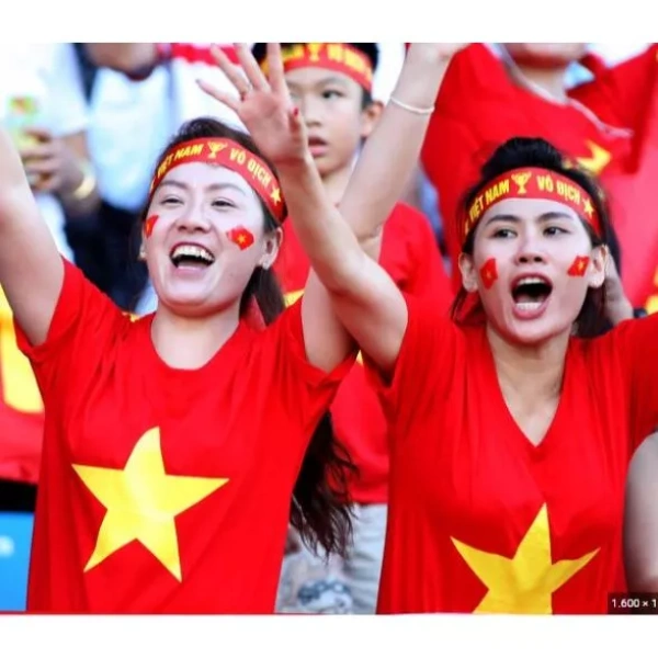 Khi áo cờ đỏ sao vàng giữ màu không phai dù trải qua những buổi tập luyện căng nhiệt - Ảnh 2 Khi áo cờ đỏ sao vàng giữ màu không phai dù trải qua những buổi tập luyện căng nhiệt - Ảnh 2