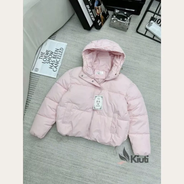 Khi áo khoác phao nữ siêu nhẹ không che chắn hết gió lạnh bất ngờ - Ảnh 5
