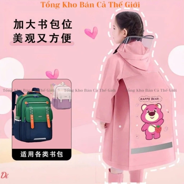 Khi áo mưa hoạt hình tích hợp balo trở thành gánh nặng bất ngờ cho bé trong những ngày mưa kéo dài. - Ảnh 2