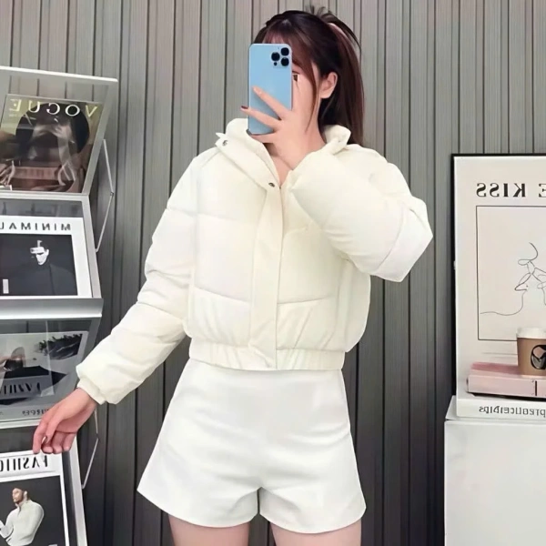 Trong thị trường hiện nay, có một mẫu áo phao nỉ nhung đáng chú ý đáp ứng hầu hết các tiêu chí đã nêu ở trên. (Ảnh 4)