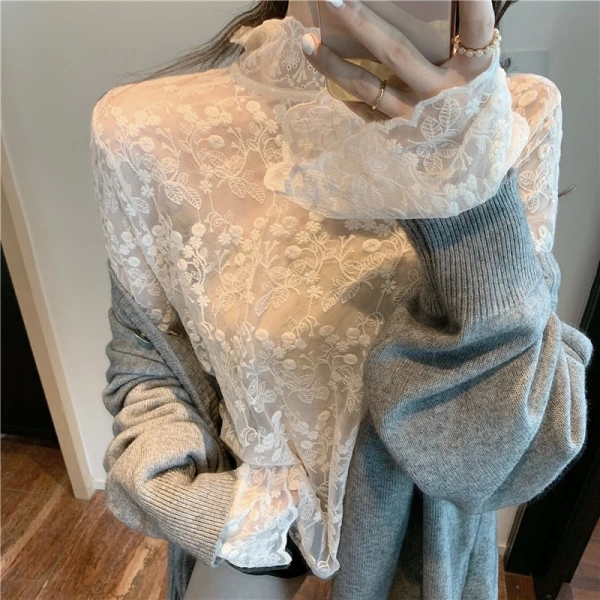 Ren là một loại vải được yêu thích nhờ vẻ đẹp mỏng manh, nhưng không phải tất cả các loại ren đều mang lại cảm giác thoải mái. (Ảnh 2) Ren là một loại vải được yêu thích nhờ vẻ đẹp mỏng manh, nhưng không phải tất cả các loại ren đều mang lại cảm giác thoải mái. (Ảnh 2)