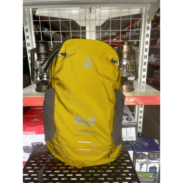Trong quá trình chọn balo, người tiêu dùng thường dựa vào tiêu chuẩn dung tích – ở đây là 12 L – để suy đoán khả năng chứa đồ. (Ảnh 2) Trong quá trình chọn balo, người tiêu dùng thường dựa vào tiêu chuẩn dung tích – ở đây là 12 L – để suy đoán khả năng chứa đồ. (Ảnh 2)