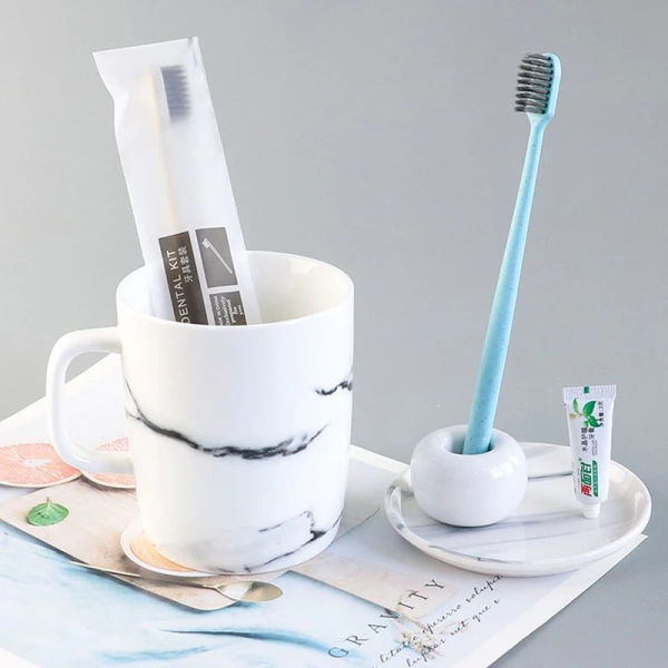 Đối với nhiều người, bàn chải đánh răng dùng một lần được quảng cáo là “tiện lợi”, “đảm bảo vệ sinh”. (Ảnh 2)