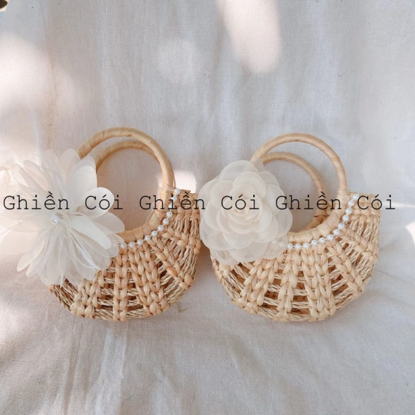 Theo phân tích, mẫu A có độ bền cao hơn nhờ lớp lót và khung kim loại, nhưng giá thành cao. (Ảnh 3) Theo phân tích, mẫu A có độ bền cao hơn nhờ lớp lót và khung kim loại, nhưng giá thành cao. (Ảnh 3)